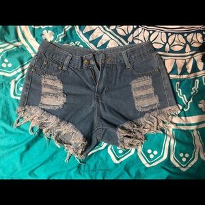 Frayed Hem Ripped Denim Shorts